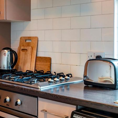 1 Bd Apt In Historical W Belfast Close To Centre Kültér fotó